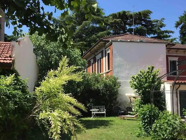 Atrium 3*